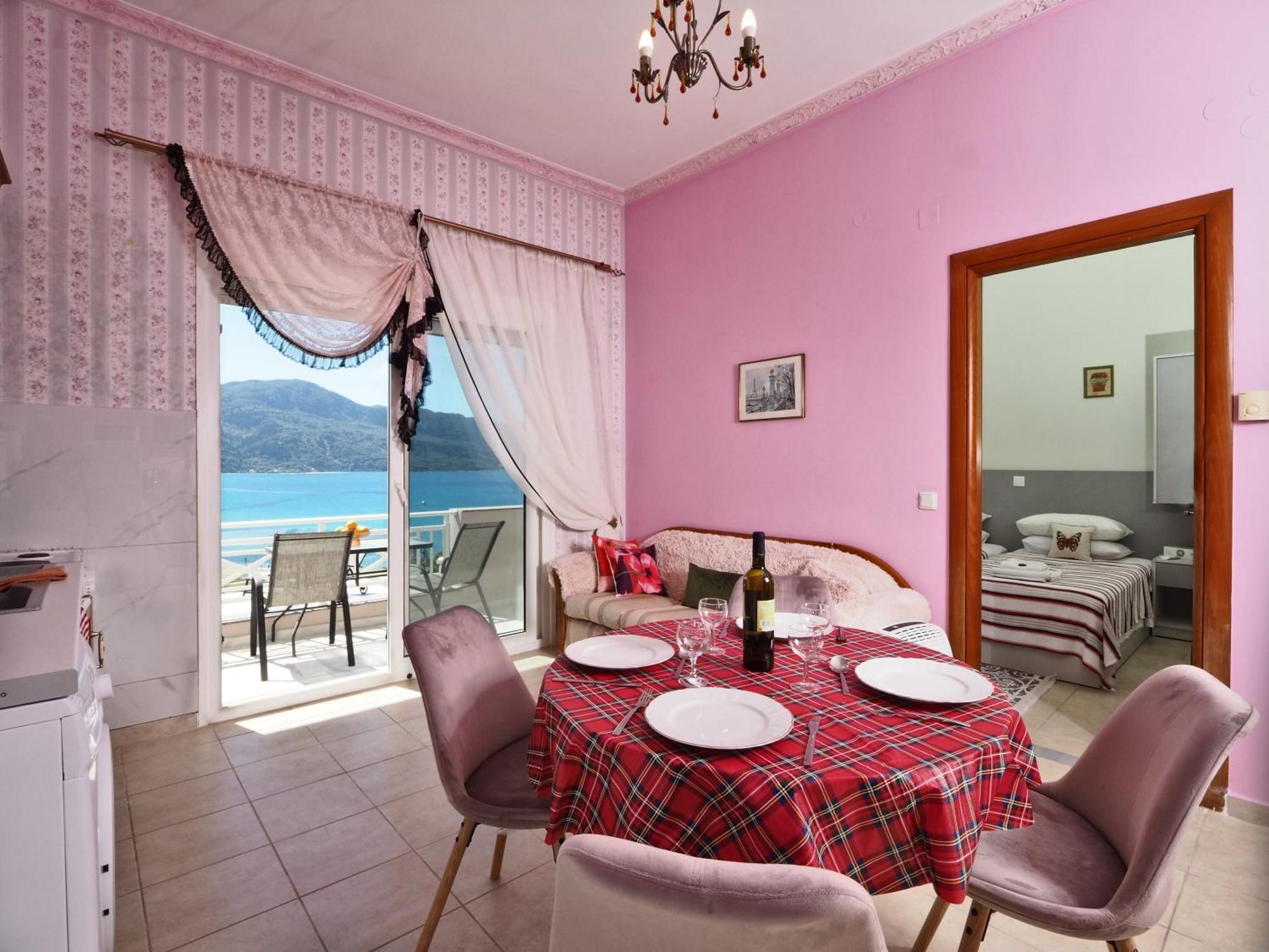 Villa Euphoria Apts Afión المظهر الخارجي الصورة